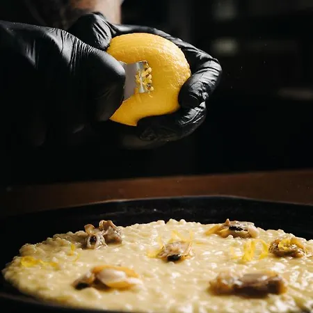 La Dama Del Porto Laveno-Mombello