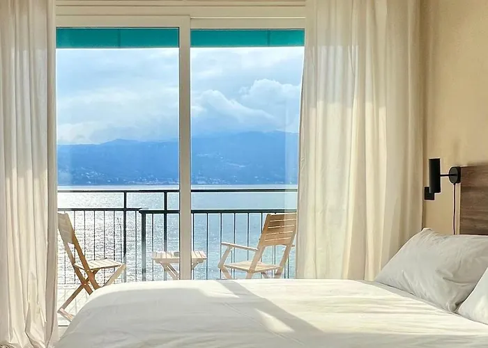 La Dama Del Porto لافينو-مومبيلو