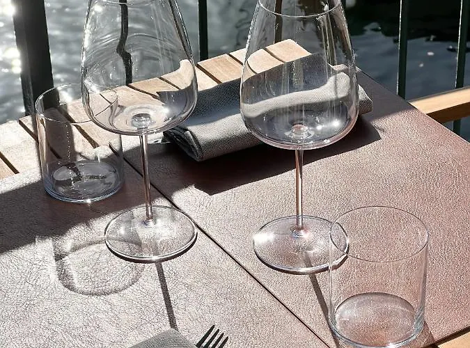 La Dama Del Porto فندق لافينو-مومبيلو