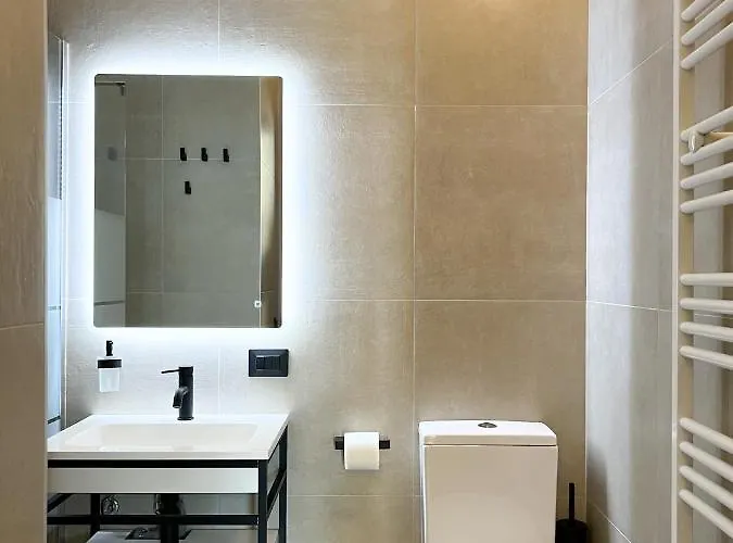 La Dama Del Porto لافينو-مومبيلو