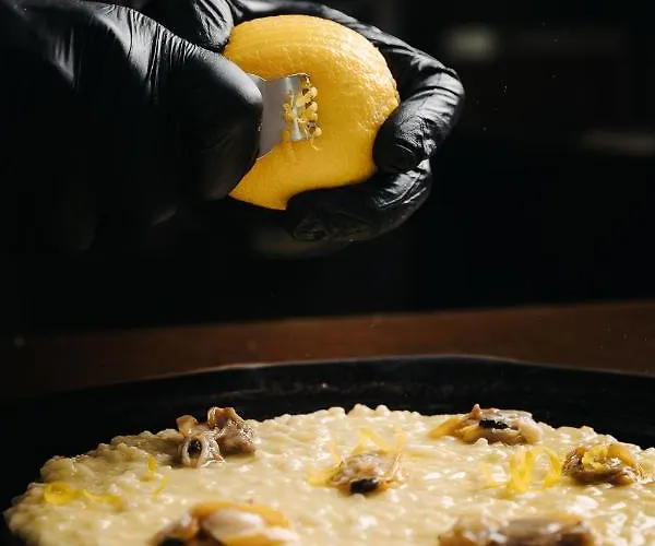 La Dama Del Porto 라베노-몸벨로